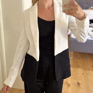 Kavaj - Fin kavaj från Lindex strl 36, använd men fint skick 