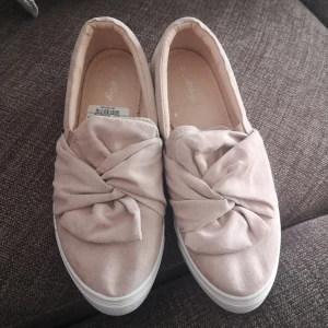 Skor - Ljusrosa sommarskor. Storlek 39. Fint skick. 