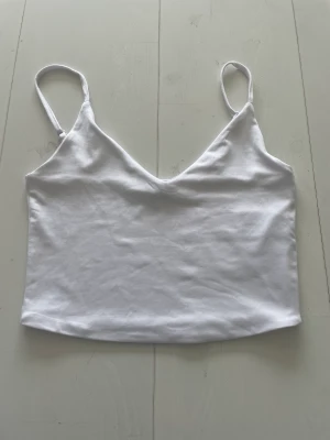 Vitt linne - Detta fina linne är från newyorker och deras egna märke. Pris kan diskuteras!!