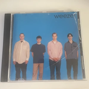 Weezer cd - Själva skivan är felfri. Framsidan har sprickor drf billigare