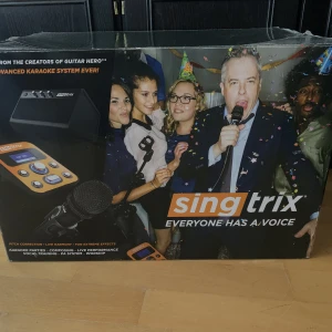 SINGTRIX karaoke🥳 - En helt oanvänd SINGTRIX karaoke system som kommer med allt du behöver för att ha en otroligt rolig karaoke kväll! (OBS kommer utan mic-stand) 🙌🏽🎤(ordinarie pris: 2000 men säljer för mycket billigare!!!😁)