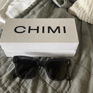 Chimi glasögon - Gammal modell. Typ en ljusare svart färg. Nypris 1100
