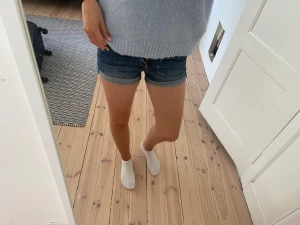 Hollister shorts - Säljer dessa fina shorts från Hollister i storlek 23