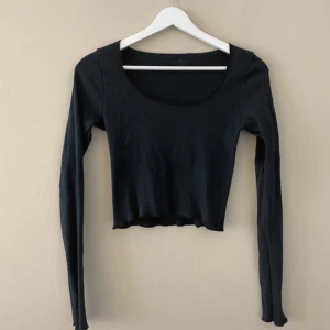 Brandy Melville svart top! - Svart långärmad top från Brandy Melville 
