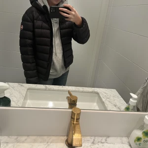 Colmar jacka - Säljer denna jätte sköna jackan från colmar då den inte kommer till användning. Den är i väldigt bra skick! Kan tänka mig att gå ner i pris vid snabb affär.