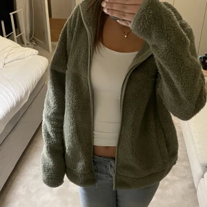 Mysig teddyjacka  - Jätteskön teddyjacka som typ är oanvänd. Storlek S😇