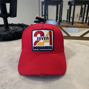 Dsq2 - Köpt på farfetch, kvitto på mejl finns. Använd 1 gång. + frakt