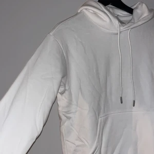 Vi hm hoddie - Som dem andra två går och köpa alla tillsammans för 80 kr styck denna i nysivk oanvänd 