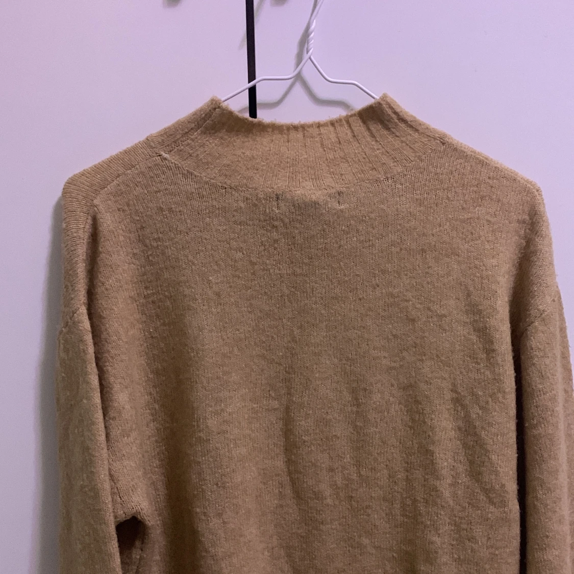 Beige tunn-tjocktröja  - 91