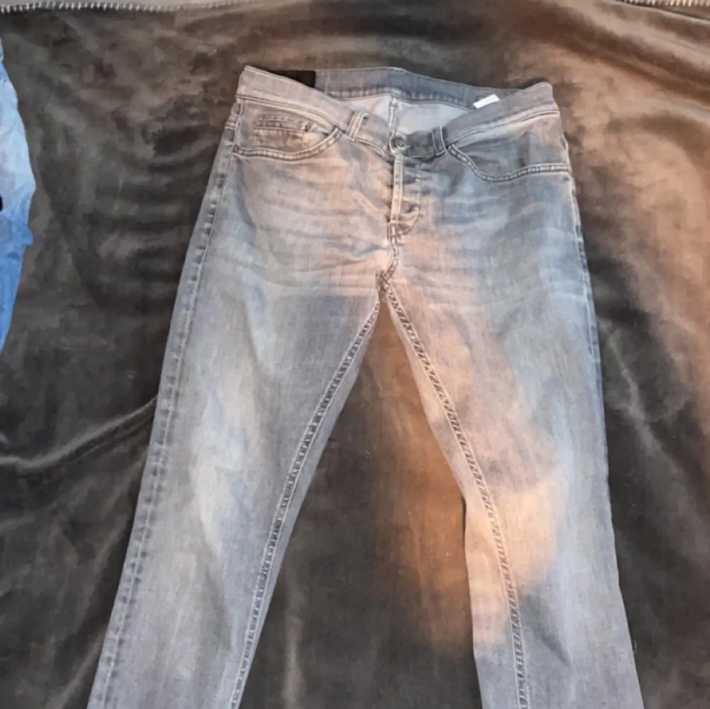 Gråa dondup jeans storlek 32 Skick 9/10 . Jeans & Byxor.