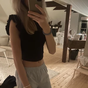 Zara topp😍 - Säljer nu min superfina Volangtopp från zara! Inga defekter, nästan aldrig använd!❤️🥰