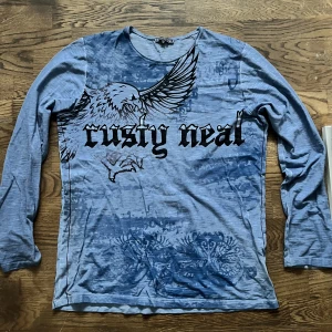 Snygg rusty neal tröja - Liknar affliction/tapout, väldigt snygg