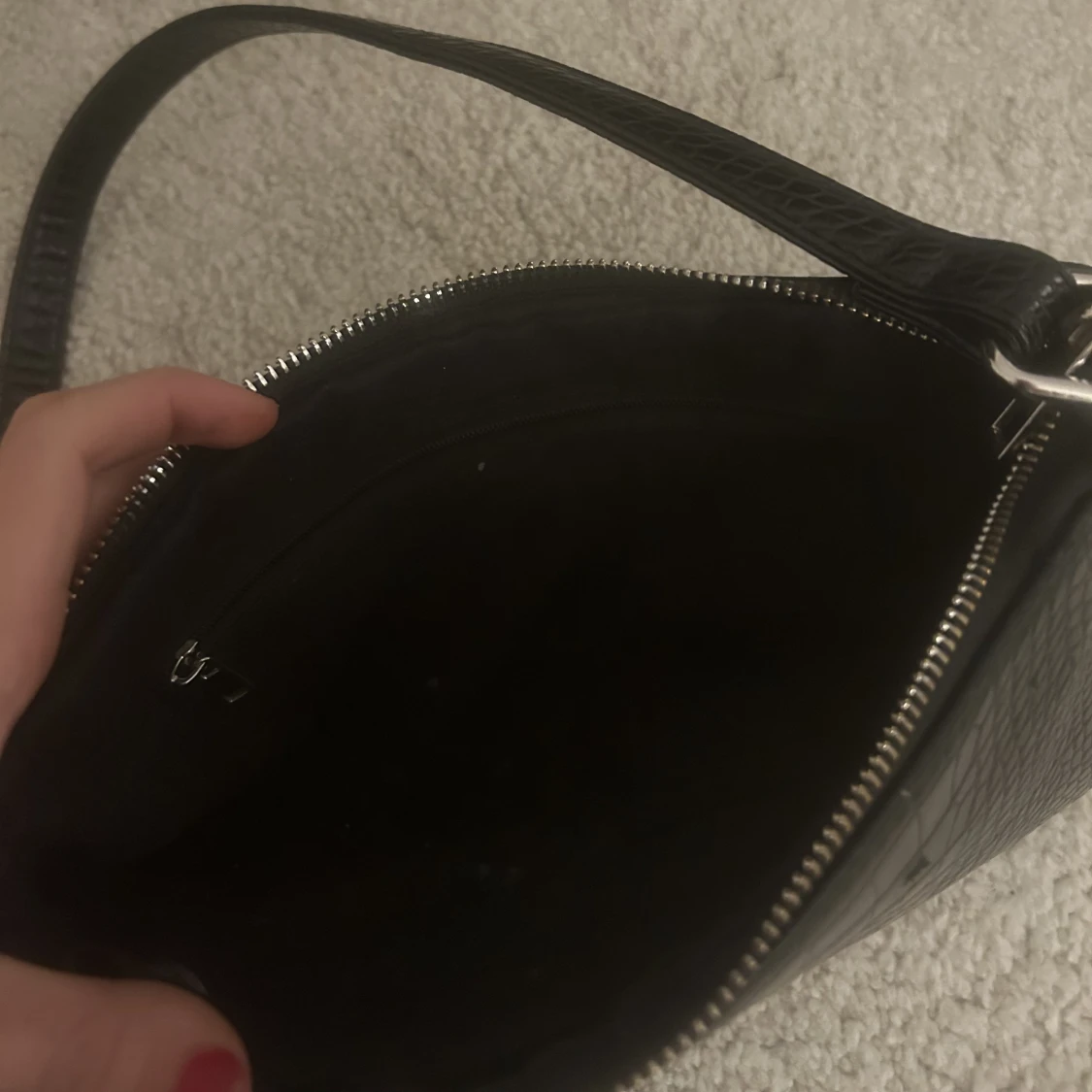 Svart axelremsväska💕 - 91