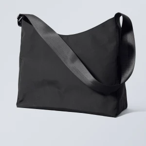 Weekday väska - Snygg väska från weekday, den mindre versionen. Nästan helt oanvänd, skriv privat för bilder eller frågor💓💓