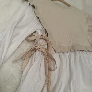 Kombinerad strukturtopp ZARA - Storlek XS  Knyts till på vardera sida   Använd 1 gång