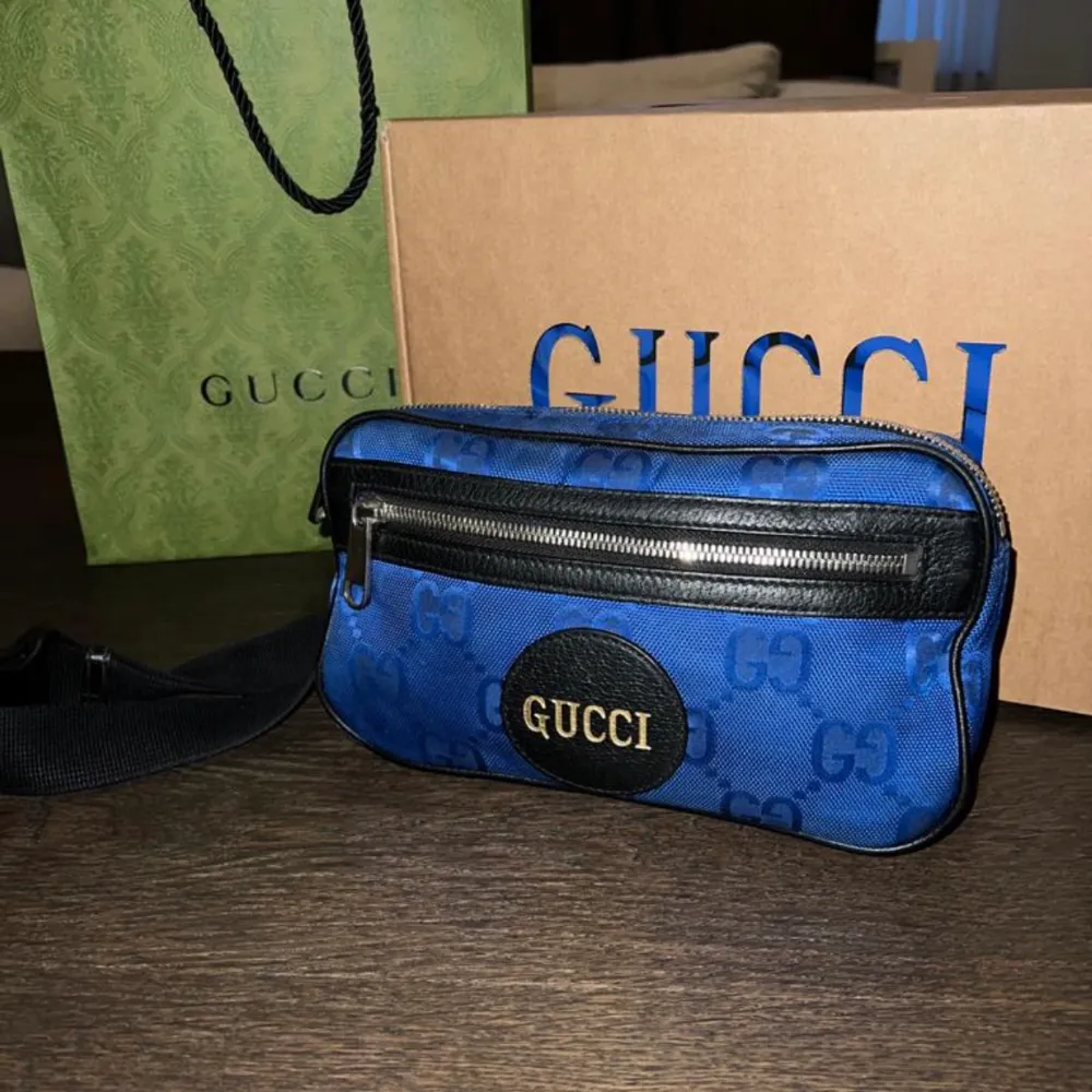 Säljer min Gucci väska som jag ägt i ca 2 år. Välvårdad och i nyskick. Väskan är limited edition och nu slutsåld. Kvitto+ box medföljer. Nypris är ca 10k . . Väskor.