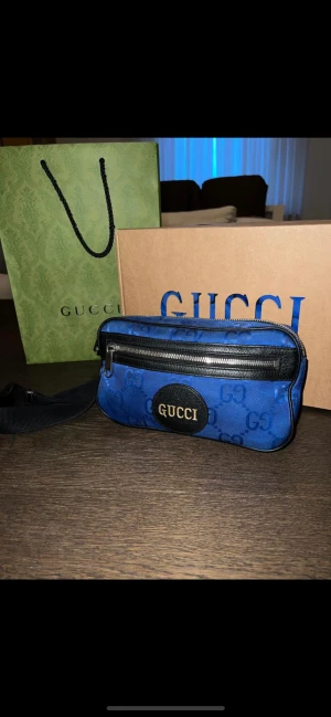 Gucci beltbag limited edition - Säljer min Gucci väska som jag ägt i ca 2 år. Välvårdad och i nyskick. Väskan är limited edition och nu slutsåld. Kvitto+ box medföljer. Nypris är ca 10k . 