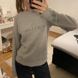 Aqua Limone sweatshirt  - Säljer denna gråa sweatshirten från Aqua Limone. 