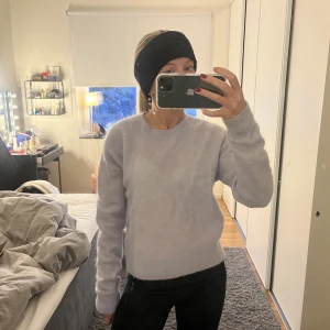 Blå stickad träja - Jättefin blå stickad tröja i fint skick!