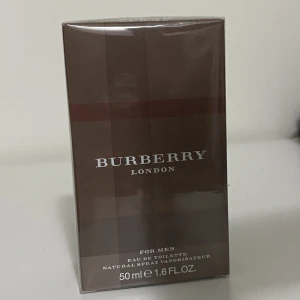 Burberry Herrparfym  - Oöppnad med plasten på. En mycket härlig vinter parfym. Nypris ca 700-800. Pris kan diskuteras 🤝