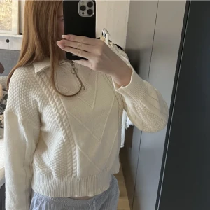 Stickad tröja  - Beige fin stickad tröja med dragkedja. aldrig använd