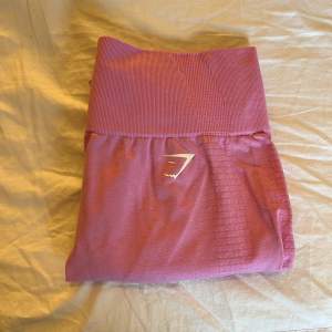 Gymshark tights, använt ca 4 gånger, orginal pris 550kr säljer för 250+ frakt, dom finns ej kvar att köpa online