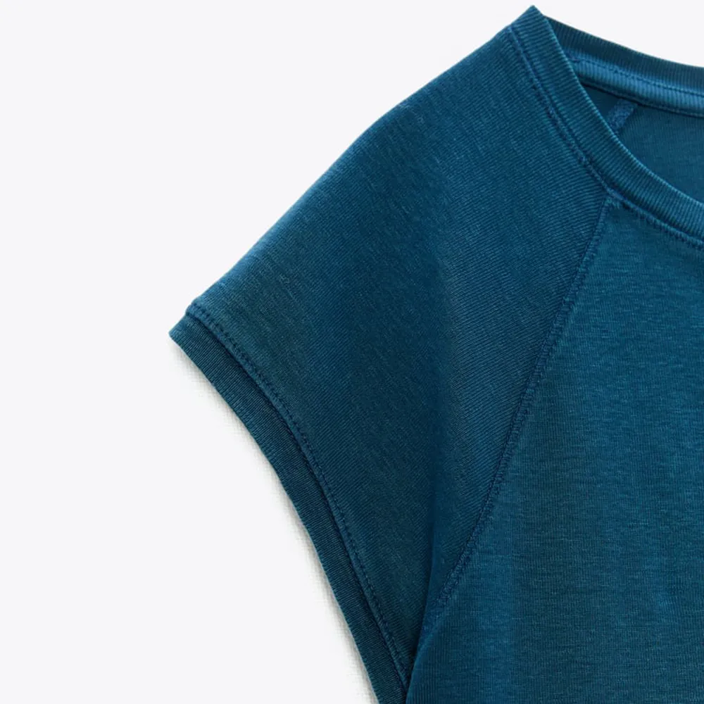 Blå t shirt från Zara i storlek xs. Använd två gånger🍁 Zaras bilder. T-shirts.