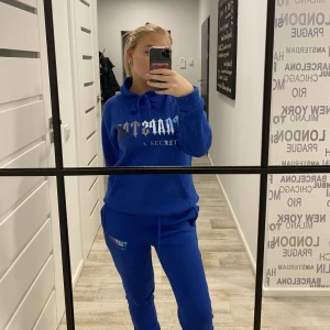 Trapstar set - Säljer detta trapstar sett då det inte kommer till användning💙 köpte på trenza för 500.