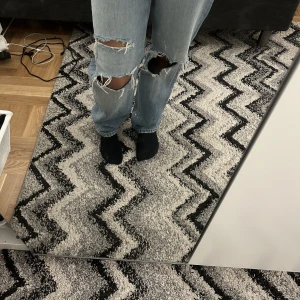 Gina jeans - Säljer mina jeans då dom har blivit för små. Köpta för 400 men säljer för 300, lägg gärna prisförslag❤️‍🔥