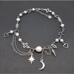 Handgjort halsband och exklusiv design🖤 Gjord i bra kvalitet💎Material- rostfritt stål, pärlor, havets pärlor, zinklegeringar och glas. Nickel fri. Längd: 34cm + 4cm 