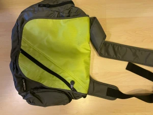 Väska Salming - Använd till dator, sport, resa, vardag osv. Ok skick, köpt second hand!