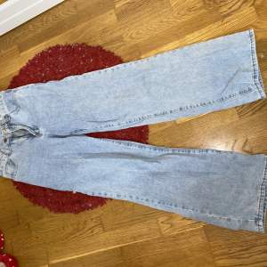 Jeans från nakd  Storlek 34 Raka