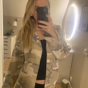 Militärjacka  - Snygg militärjacka som tyvärr inte kommer till användning💗💗💗