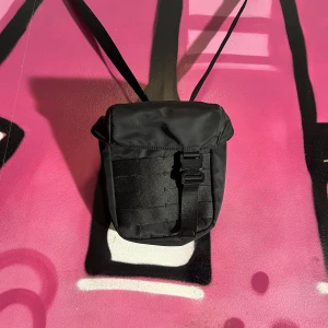 Alyx väska - Tjena en alyx midje väska jag köpte på skämt.. den ligger bara släpper billigt. 