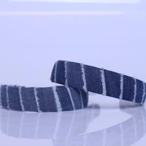 Diadem - UF företag som gör diadem. Vi har olika designs. Skulle något vara sålt men önskas så gör vi det, kan dock inte garantera 100% att alla är likadana då de är handgjorda och unika. Vi skickar såklart bild innan till er i det fallet!🩷 pris 99kr + frakt. 