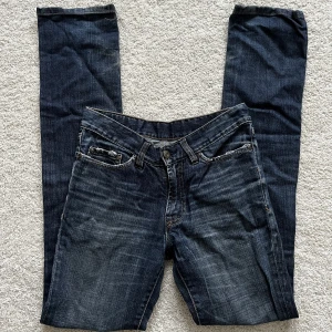 Jeans - Snygga secondhand jeans som är för små för mig🦋👖Skriv gärna för fler bilder eller frågor💙Står ej för frakt