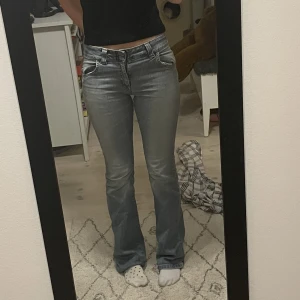 Lee jeans - Super fina lågmidjade Lee jeans, köpta second hand i våras och endast använda cirka 5 gånger💗