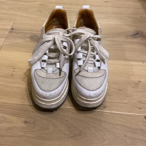 Ganni skor - Vita sneakers (ganni) finns syn på användning men ändå ett bra pris för produkten