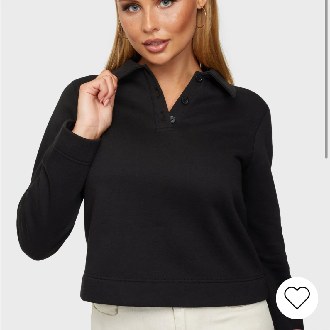 Svart tröja med knappar