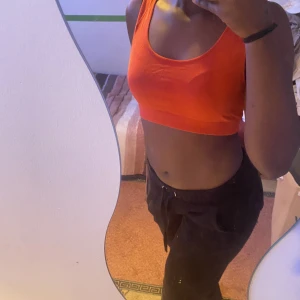 Röd/orange topp  - en röd orange topp