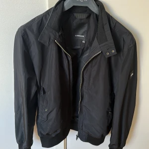 Jacka  - En väldigt fin J.Lindberg jacka. Använd ett fåtal gånger. 