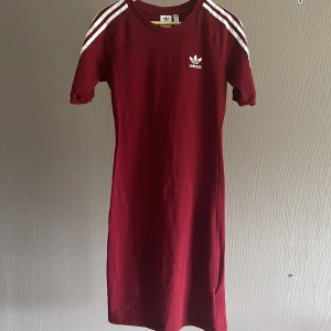 Adidas klänning - I princip oanvänd!