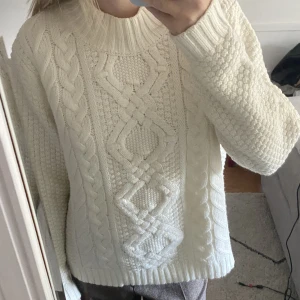 Stickad tröja - Stickad tröja från Lager 157, storlek XS/S men passar även M. Knappt använd, säljes för 50 kr eller bud