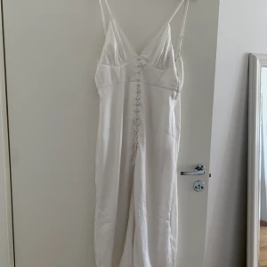 Klänning  - Vit klänning från nelly