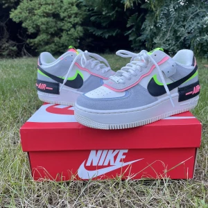 Nike Air Force - Säljer mina Air Force för de passade inte mig. Använda endast en gång. Köpta för 1400kr