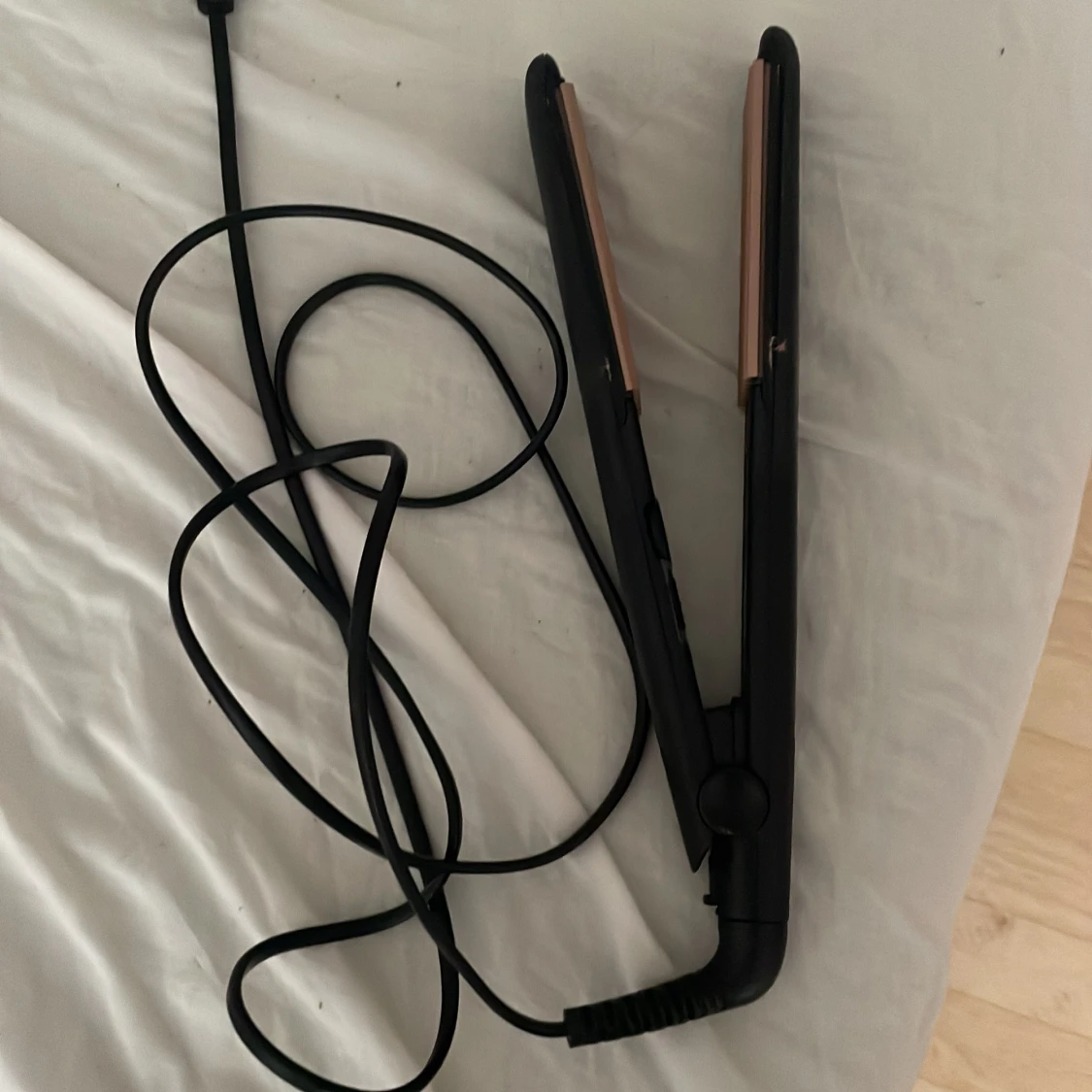 Hairstraightener isolated stock 