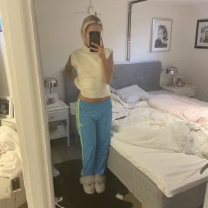 Adidasbyxor  - Säljer ett par adidasbyxor🤗