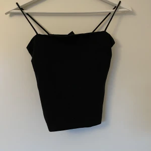 Svart linne - Svart linne från Gina. Har 2 st som båda är till salu💖