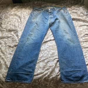 Baggy levis 501 jeans köpta förra året. Säljer pga de inte kommer till användning! Pris kan diskuteras ⭐️