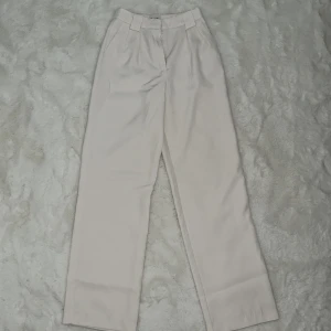 Kostymbyxor  - I bra sick från na-kd. 